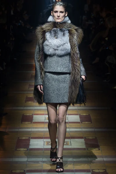 Look 27